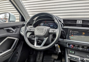 Подержанный автомобиль Audi Q3 2023 года (26 фото)