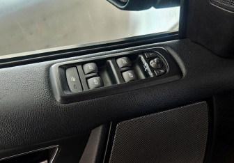 Подержанный автомобиль Land Rover Discovery 2012 года (17 фото)