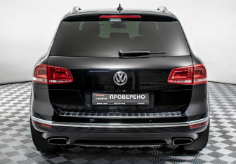 Подержанный автомобиль Volkswagen Touareg 2015 года (6 фото)