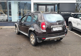 Подержанный автомобиль Renault Duster 2014 года (7 фото)