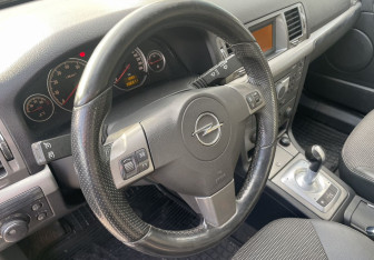 Подержанный автомобиль Opel Vectra Sedan 2007 года (14 фото)