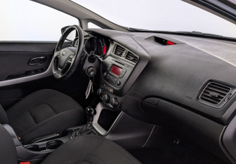 Подержанный автомобиль Kia Ceed Hatchback 2017 года (13 фото)