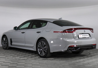 Подержанный автомобиль Kia Stinger 2018 года (7 фото)