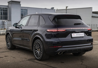 Подержанный автомобиль Porsche Cayenne 2019 года (8 фото)