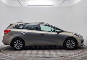 Подержанный автомобиль Kia Ceed Wagon 2016 года (6 фото)