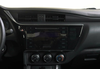 Подержанный автомобиль Toyota Corolla Sedan 2016 года (12 фото)