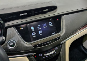 Подержанный автомобиль Cadillac XT5 2016 года (15 фото)