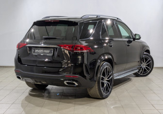 Подержанный автомобиль Mercedes-Benz GLE 2021 года (15 фото)