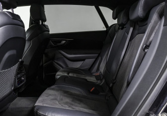 Подержанный автомобиль Audi Q8 2019 года (14 фото)