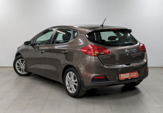 Подержанный автомобиль Kia Ceed Hatchback 2015 года (7 фото)