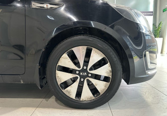 Подержанный автомобиль Kia Rio Sedan 2011 года (19 фото)