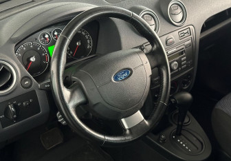 Подержанный автомобиль Ford Fusion 2007 года (12 фото)