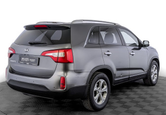 Подержанный автомобиль Kia Sorento 2015 года (5 фото)