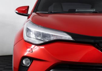 Подержанный автомобиль Toyota C-HR 2020 года (23 фото)