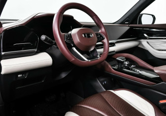 Подержанный автомобиль Geely Monjaro 2022 года (9 фото)