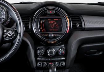 Подержанный автомобиль MINI Hatch 2017 года (14 фото)