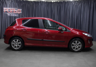 Подержанный автомобиль Peugeot 308 Hatchback 2011 года (4 фото)