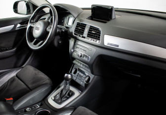 Подержанный автомобиль Audi Q3 2017 года (10 фото)