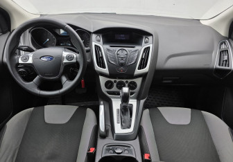 Подержанный автомобиль Ford Focus Hatchback 2012 года (11 фото)