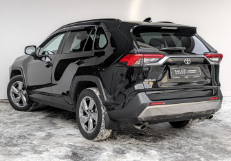 Подержанный автомобиль Toyota RAV4 2021 года (7 фото)