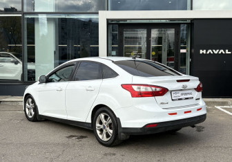 Подержанный автомобиль Ford Focus Sedan 2012 года (7 фото)