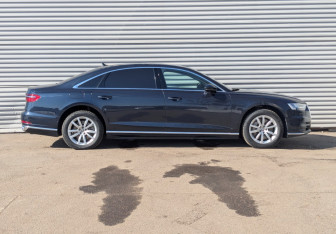 Подержанный автомобиль Audi A8 2020 года (4 фото)