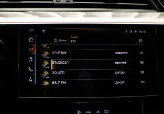 Подержанный автомобиль Audi e-tron 2021 года (17 фото)