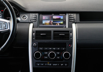 Подержанный автомобиль Land Rover Discovery Sport 2019 года (10 фото)