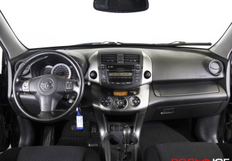Подержанный автомобиль Toyota RAV4 2009 года (13 фото)