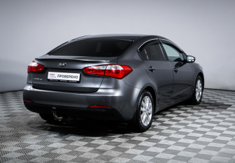 Подержанный автомобиль Kia Cerato Sedan 2015 года (5 фото)
