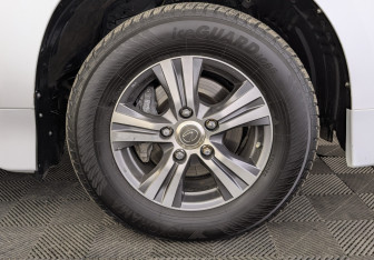 Подержанный автомобиль Lexus LX 2019 года (18 фото)