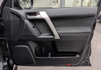 Подержанный автомобиль Toyota Land Cruiser Prado 2021 года (22 фото)