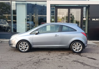 Подержанный автомобиль Opel Corsa 2010 года (8 фото)