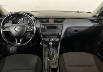 Подержанный автомобиль Skoda Octavia Liftback 2014 года (12 фото)