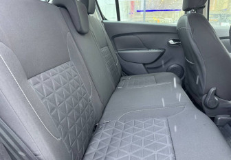 Подержанный автомобиль Renault Sandero 2017 года (11 фото)