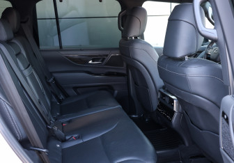 Подержанный автомобиль Lexus LX 2022 года (12 фото)