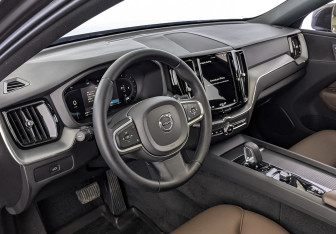 Подержанный автомобиль Volvo XC60 2023 года (15 фото)