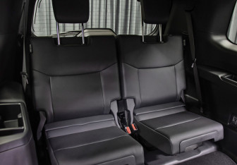Подержанный автомобиль Toyota Land Cruiser Prado 2024 года (13 фото)