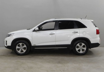 Подержанный автомобиль Kia Sorento 2014 года (8 фото)