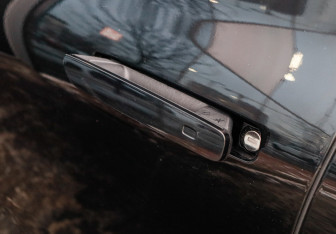 Подержанный автомобиль Hongqi E-HS9 2023 года (21 фото)