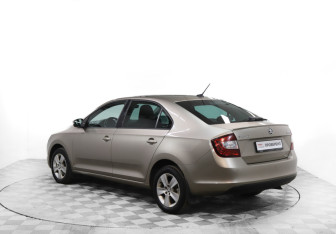 Подержанный автомобиль Skoda Rapid Liftback 2018 года (7 фото)