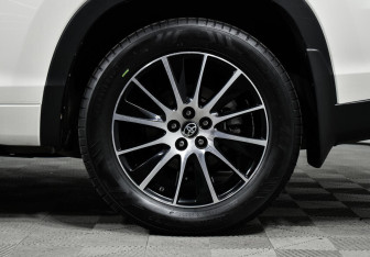 Подержанный автомобиль Toyota Highlander 2017 года (8 фото)