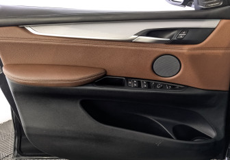 Подержанный автомобиль BMW X5 2017 года (19 фото)