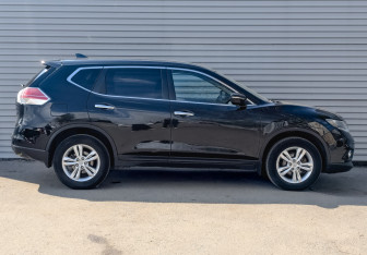 Подержанный автомобиль Nissan X-Trail 2017 года (4 фото)