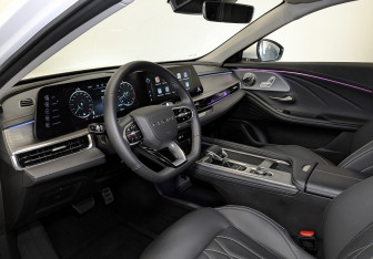 Подержанный автомобиль Chery Arrizo 8 2025 года (16 фото)