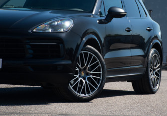 Подержанный автомобиль Porsche Cayenne 2020 года (38 фото)
