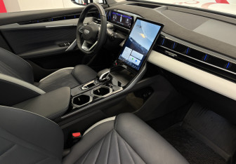 Подержанный автомобиль Geely Atlas 2024 года (7 фото)