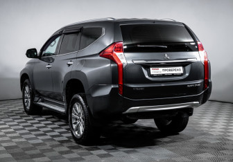 Подержанный автомобиль Mitsubishi Pajero Sport 2018 года (7 фото)
