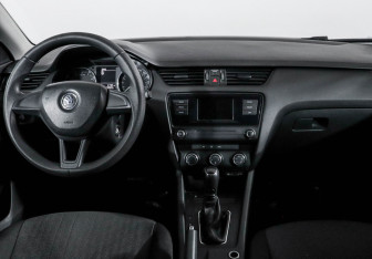 Подержанный автомобиль Skoda Octavia Liftback 2014 года (12 фото)