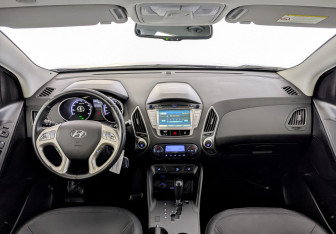 Подержанный автомобиль Hyundai ix35 2012 года (14 фото)